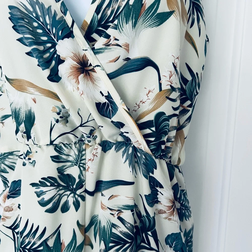 Floral print beige cami romper Size S EUC